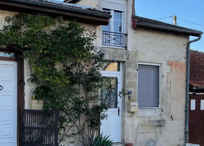 Les Roses Hébergement de vacances Arconville